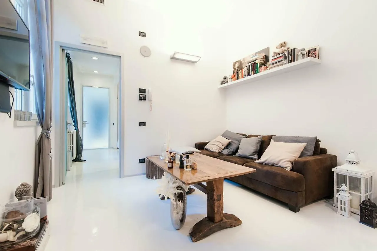 Giovio Loft - The House Of Travelers Apartment Como 0*,  Italy